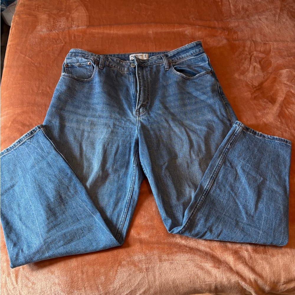 Abercrombie & Fitch Mom Jeans